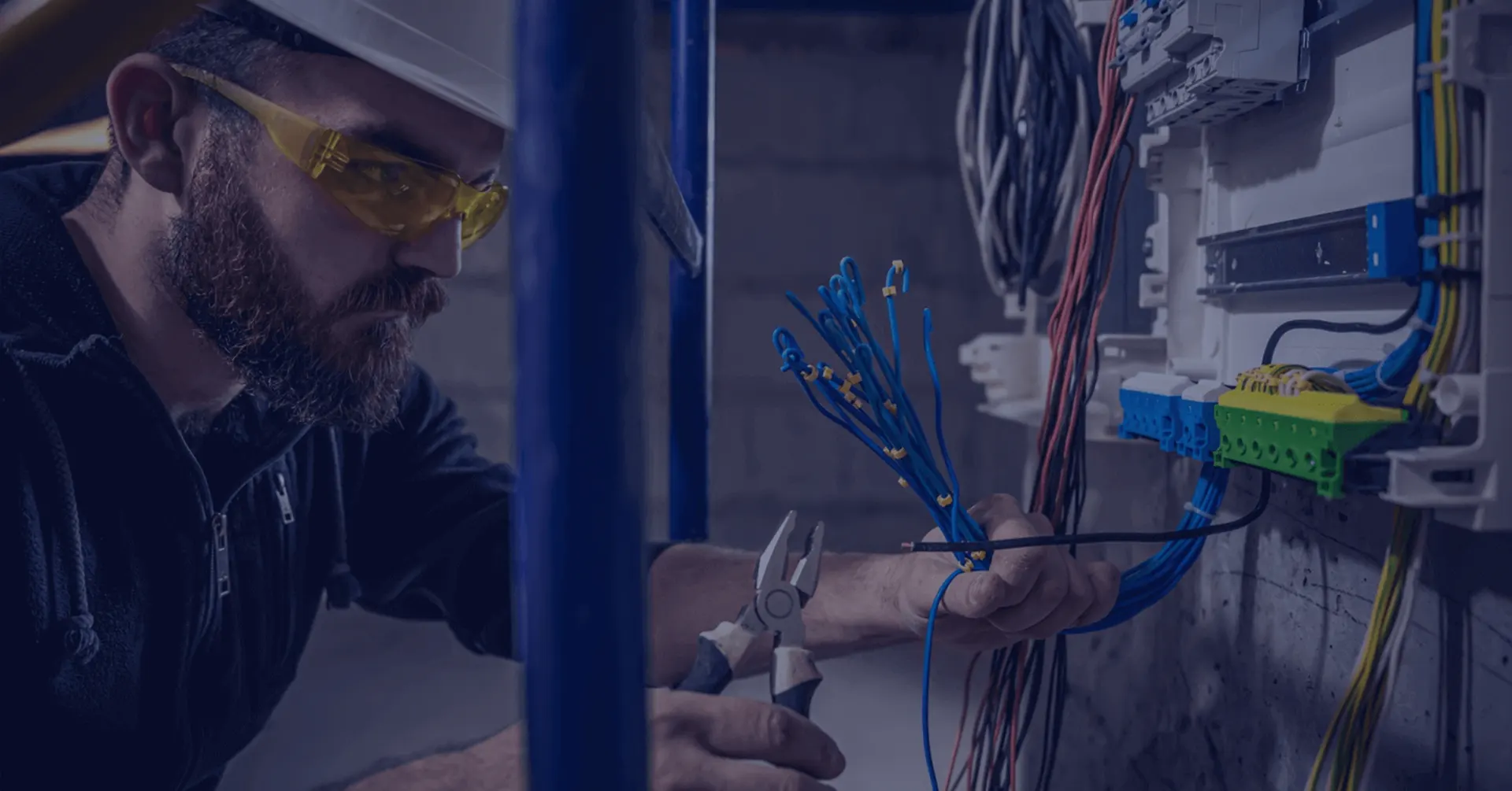 Betrouwbare verbindingen voor nu en de toekomst Aanleg van Elektriciteits- en Glasvezelkabels